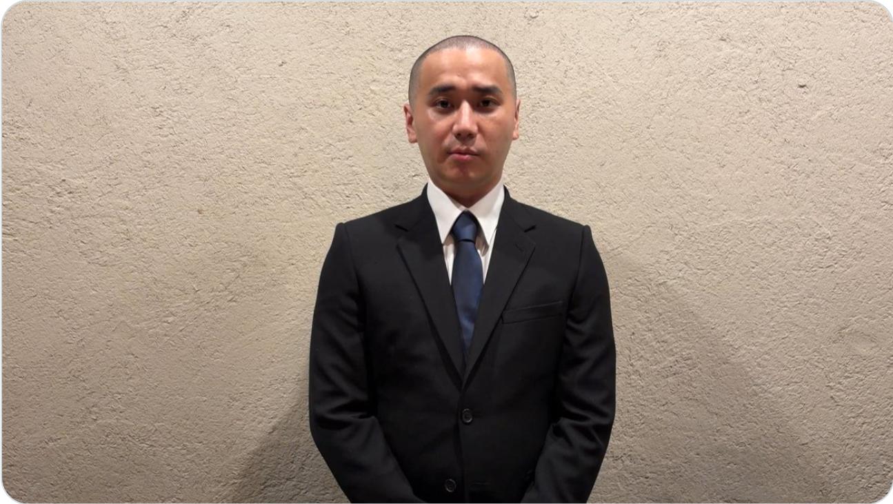 頭を丸刈りにして謝罪するこめお（Xから）