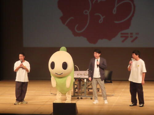 ウエストランド「ぶちラジ！公開収録」　杉並区公式アニメキャラクター「なみすけ」応援団長就任