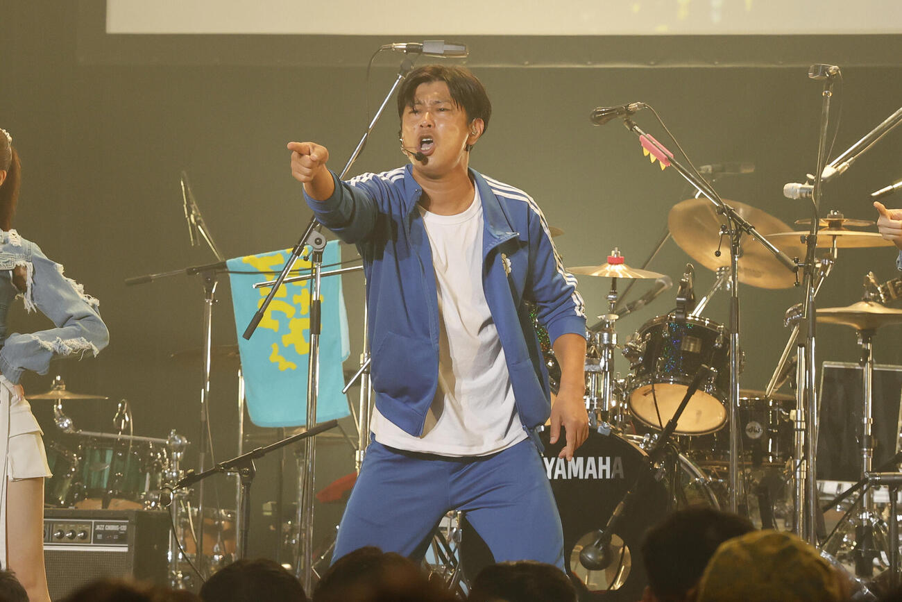 「黒フェス」に出演したパンサー尾形