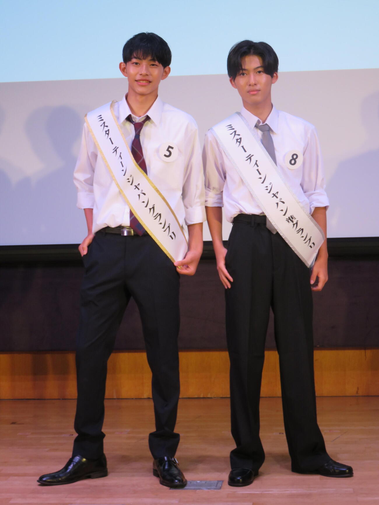 2027 Mr.TEEN JAPAN決定戦でグランプリとSNS賞の2冠に輝いた鈴木康聖さん（左）と準グランプリの橋本偉史さん（撮影・村上幸将）