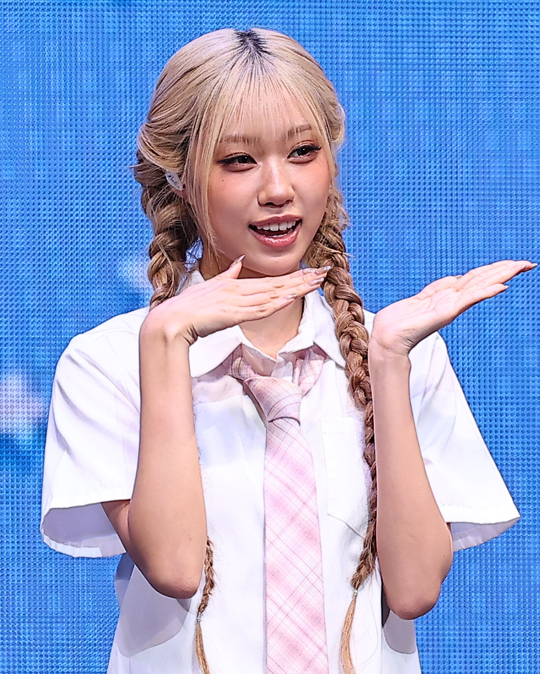 JAPAN 1st MINI ALBUM　「HANDLE WITH CARE」発売記念　JAPAN DEBUIT SHOWCASEを行ったiznaのCHOI JUNG EUN（撮影・野上伸悟）