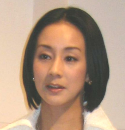 元フジ女性アナ、フランス人の夫と“再々結婚式”「25年、あっという間」