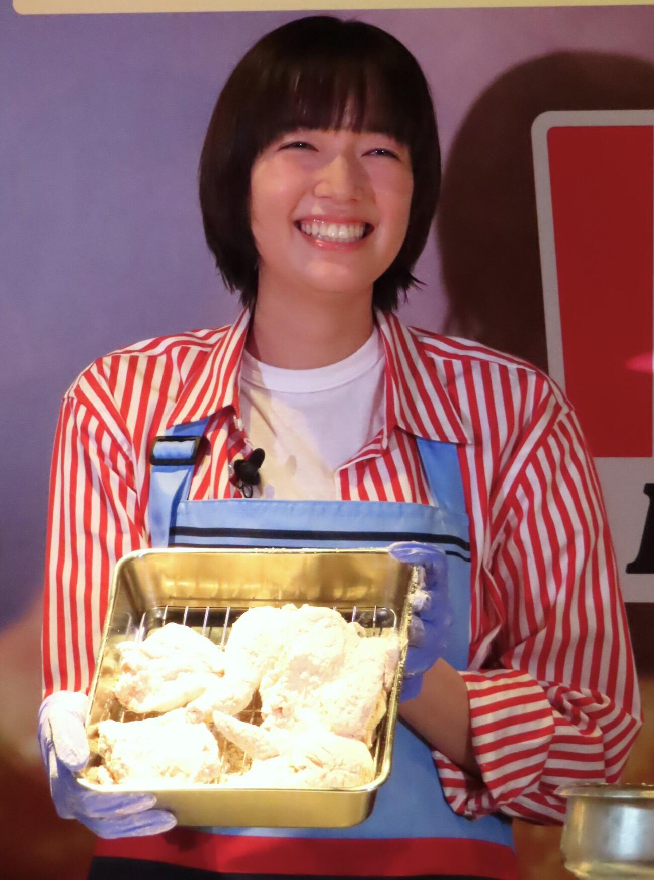 KFC「マイスターズキッチン」オープニングセレモニーに出席した佐藤栞里