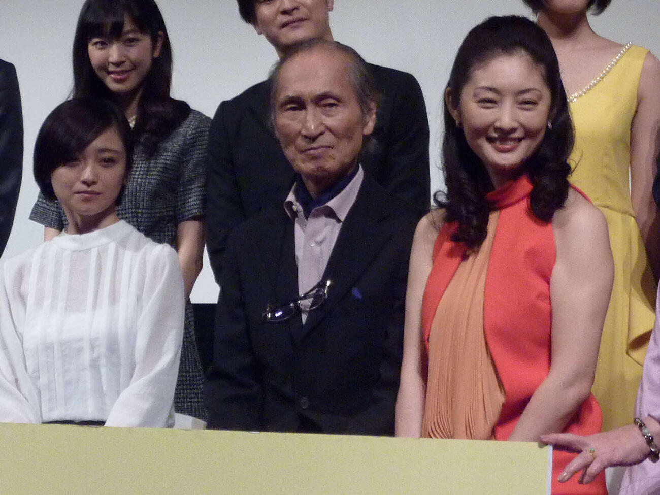 映画「野のなななのか」の舞台あいさつに出席した品川徹さん（中央）と常盤貴子（右）安達祐実（2014年1月）