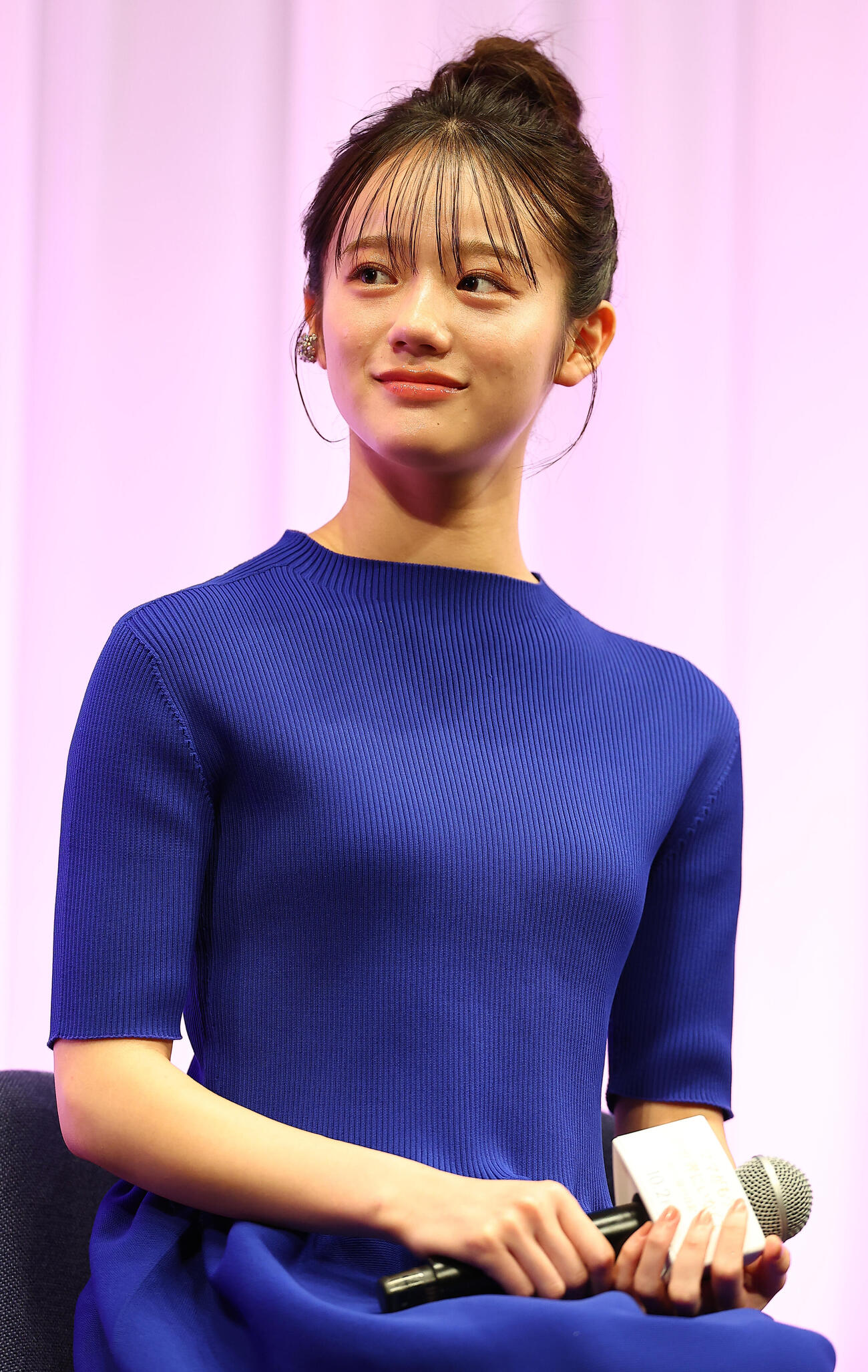 映画「ママがもうこの世界にいなくても」お披露目試写会に登場した中島瑠菜（撮影・野上伸悟）
