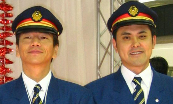 くりぃむしちゅー上田晋也（左）と有田哲平（2006年撮影）