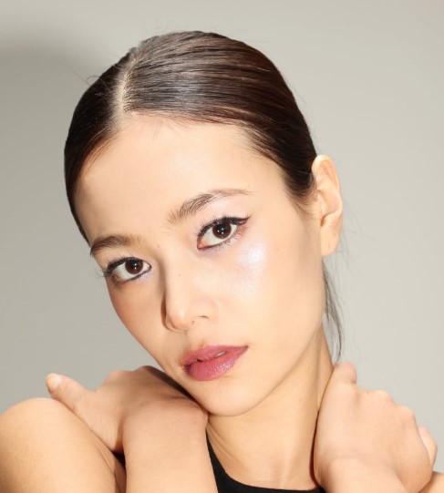 草刈麻有のインスタグラムから