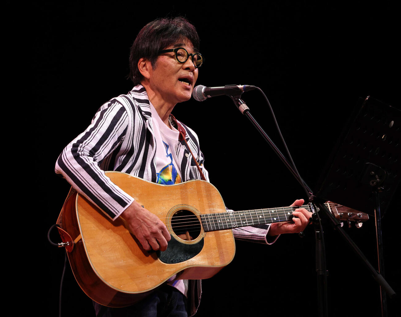 赤とんぼの唄を歌う原田伸郎（2023年1月撮影）