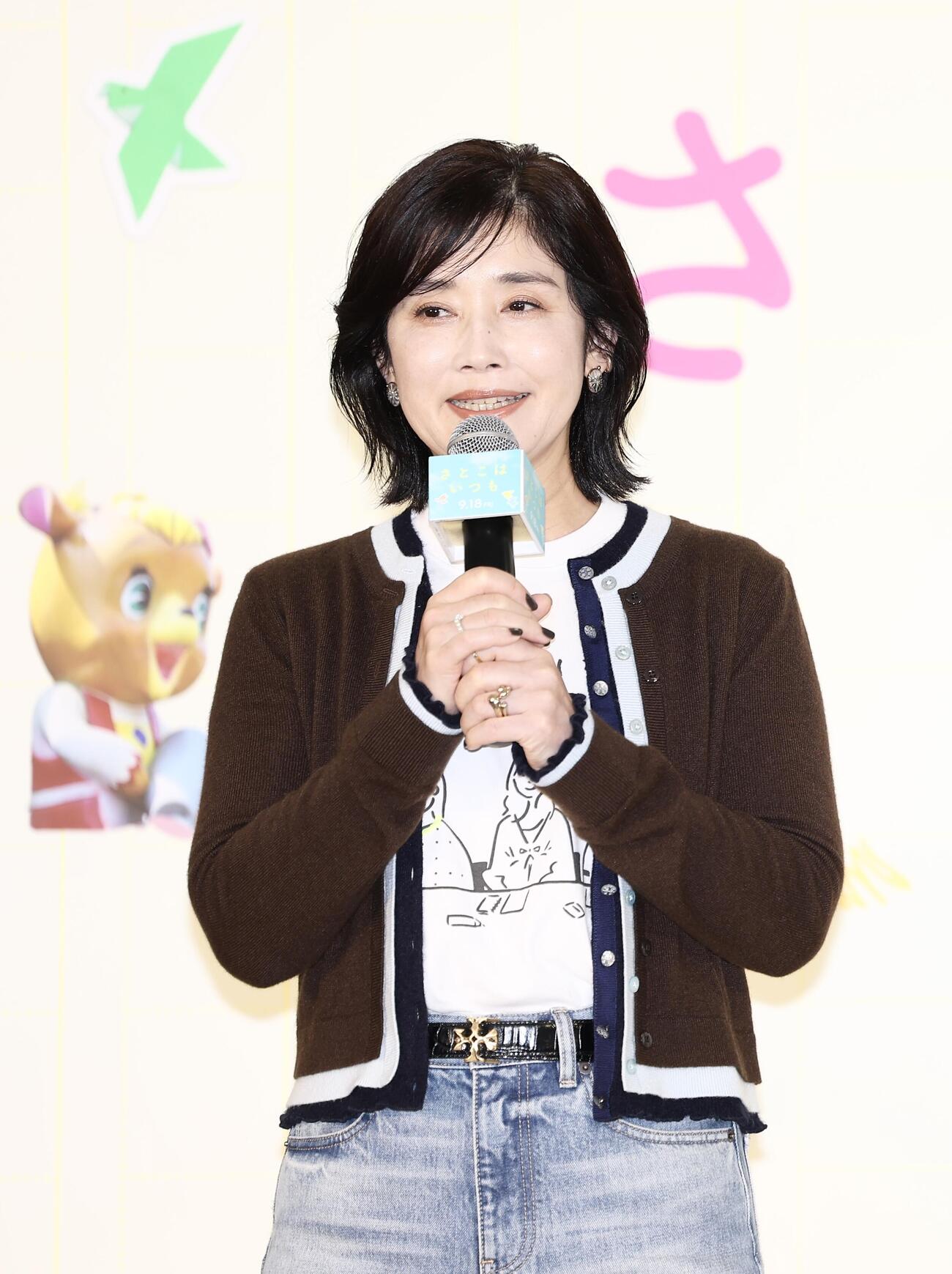 あいさつする石田ひかり（撮影・河田真司）