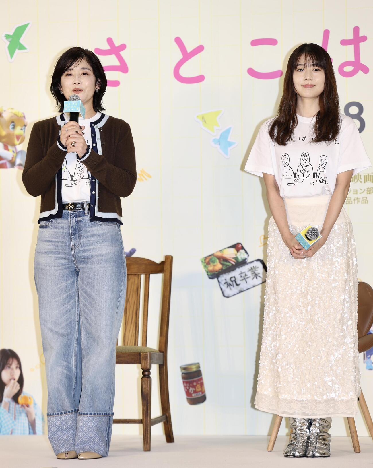 あいさつする石田ひかり（左）と有村架純（撮影・河田真司）