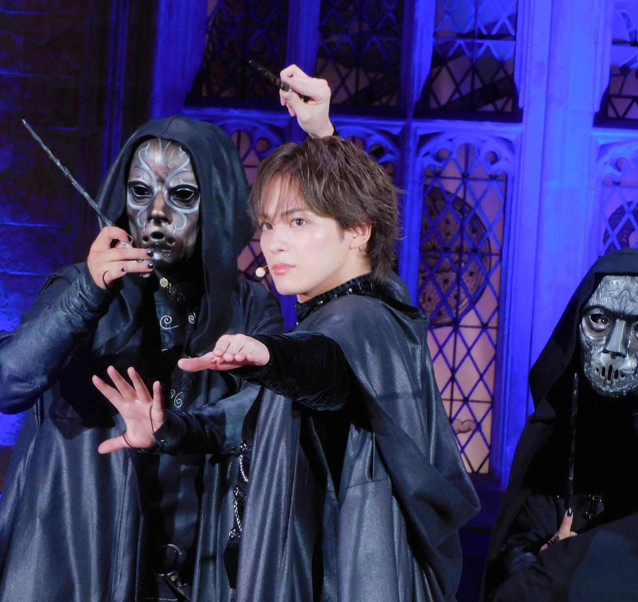 「闇の魔術ハロウィーン」スペシャルショーを行ったTravis Japan松倉海斗（撮影・寺本吏輝）
