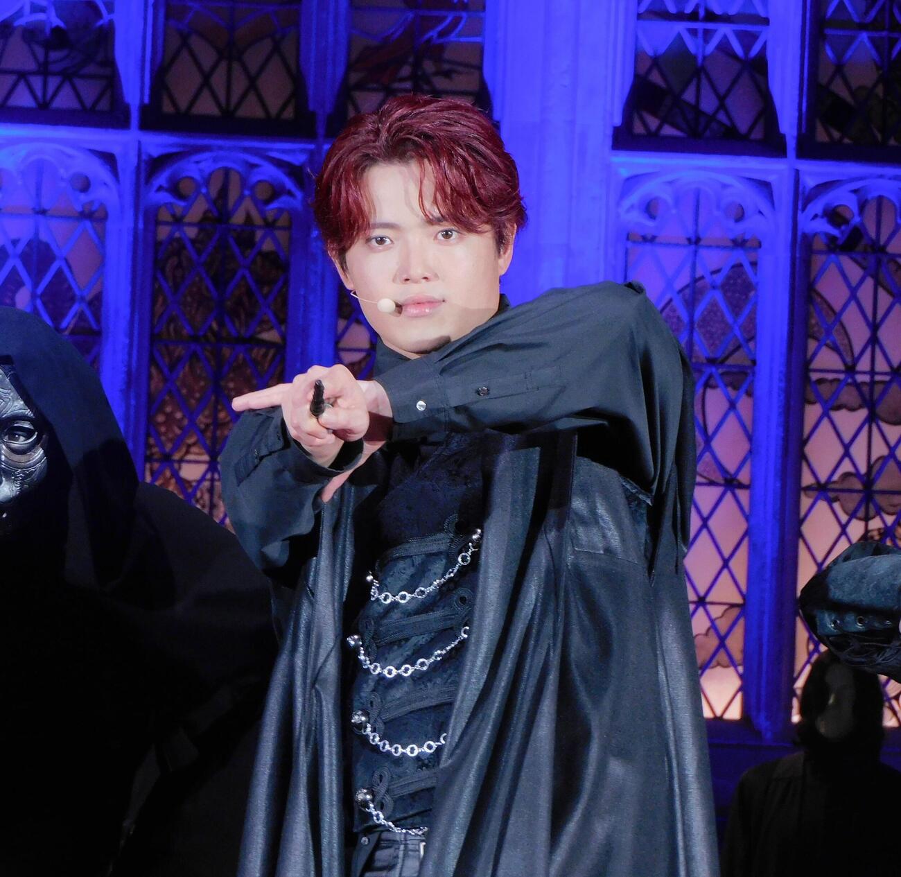 「闇の魔術ハロウィーン」スペシャルショーを行ったTravis Japan吉澤閑也（撮影・寺本吏輝）