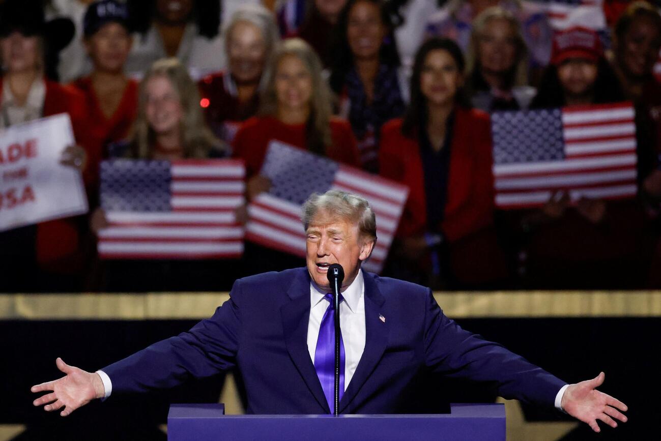 党大会で演説を行うトランプ大統領（ロイター）