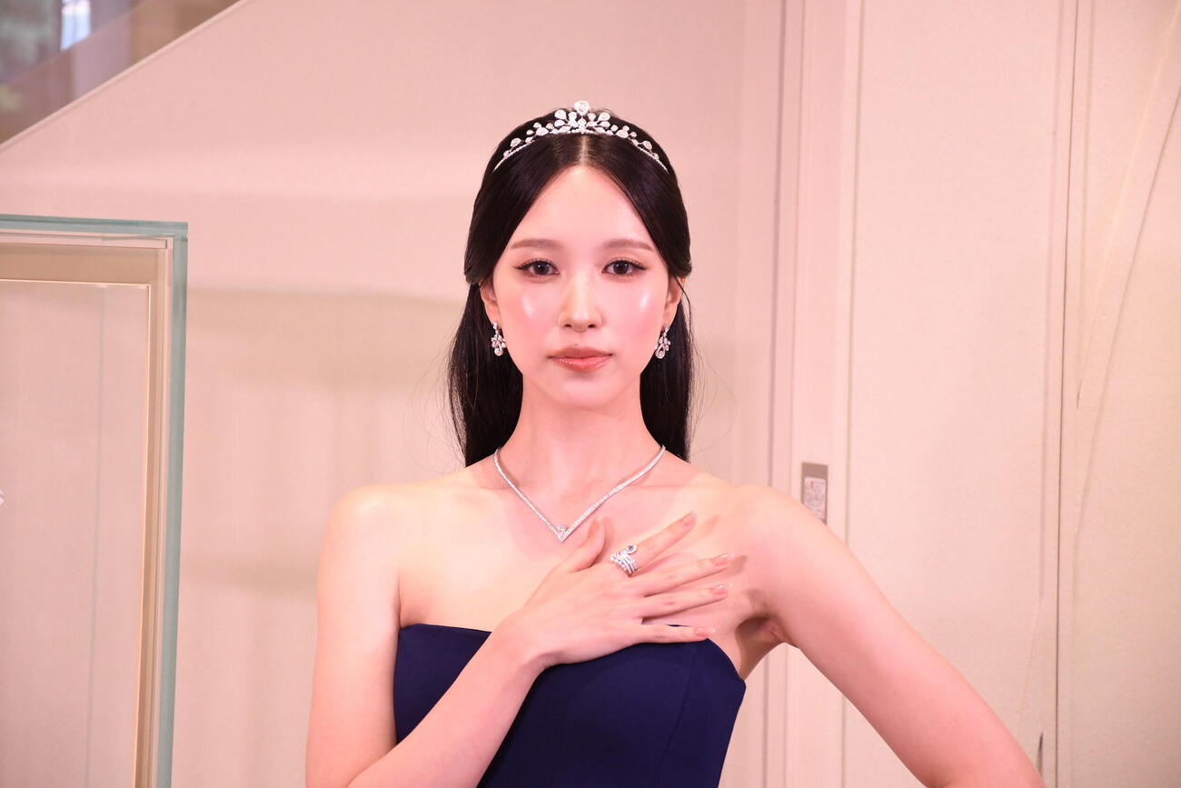 12日にグランドオープンするCHAUMET大阪心斎橋店の記者発表会に出席したTWICE MINA（撮影・阪口孝志）