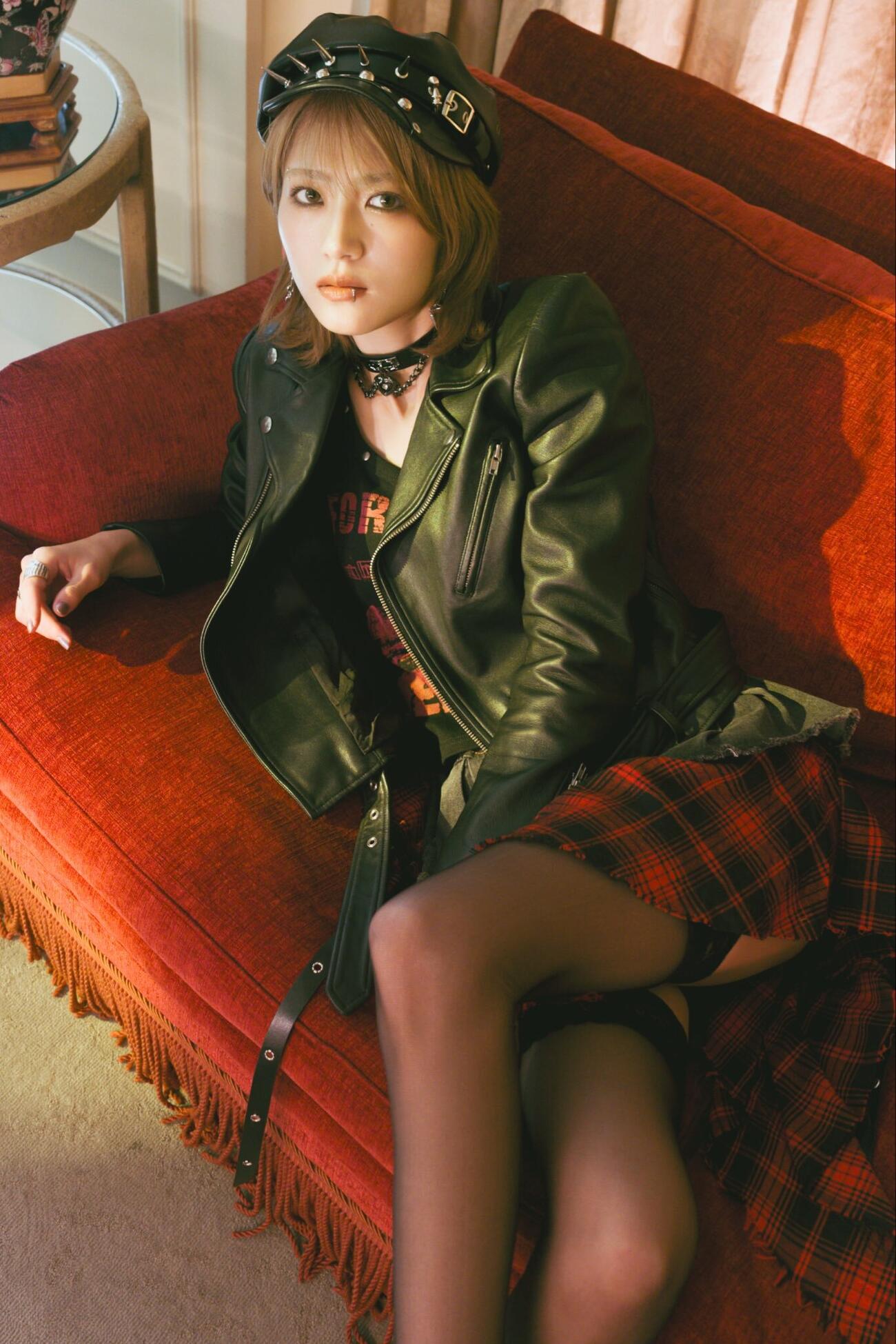 若月佑美のデビュー15周年記念の作品集「FIRST EGOISE」（C）Heritage Inc.