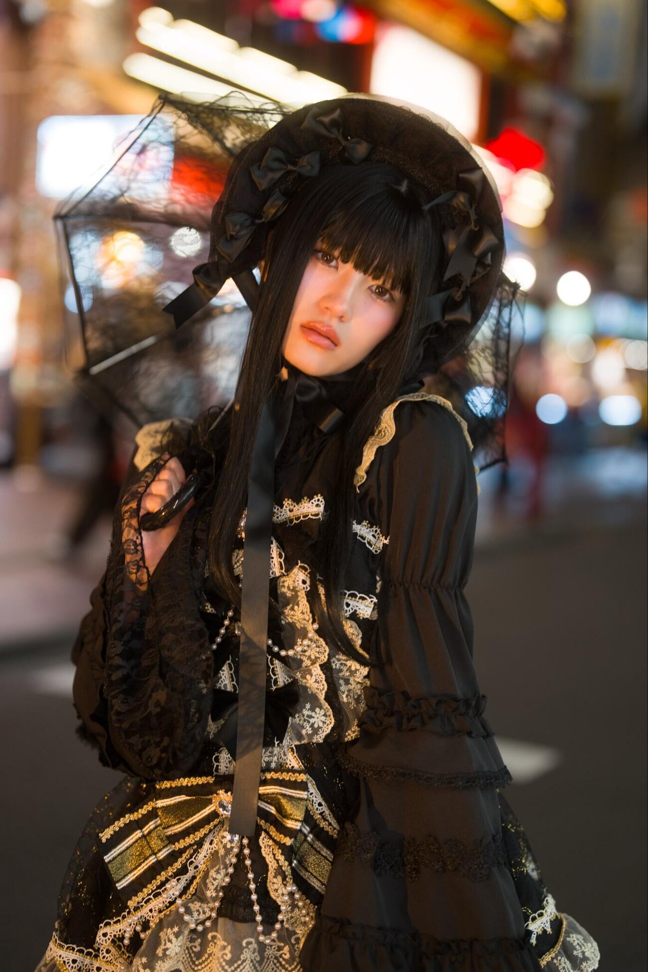 若月佑美のデビュー15周年記念の作品集「FIRST EGOISM」（（C）Heritage Inc.）