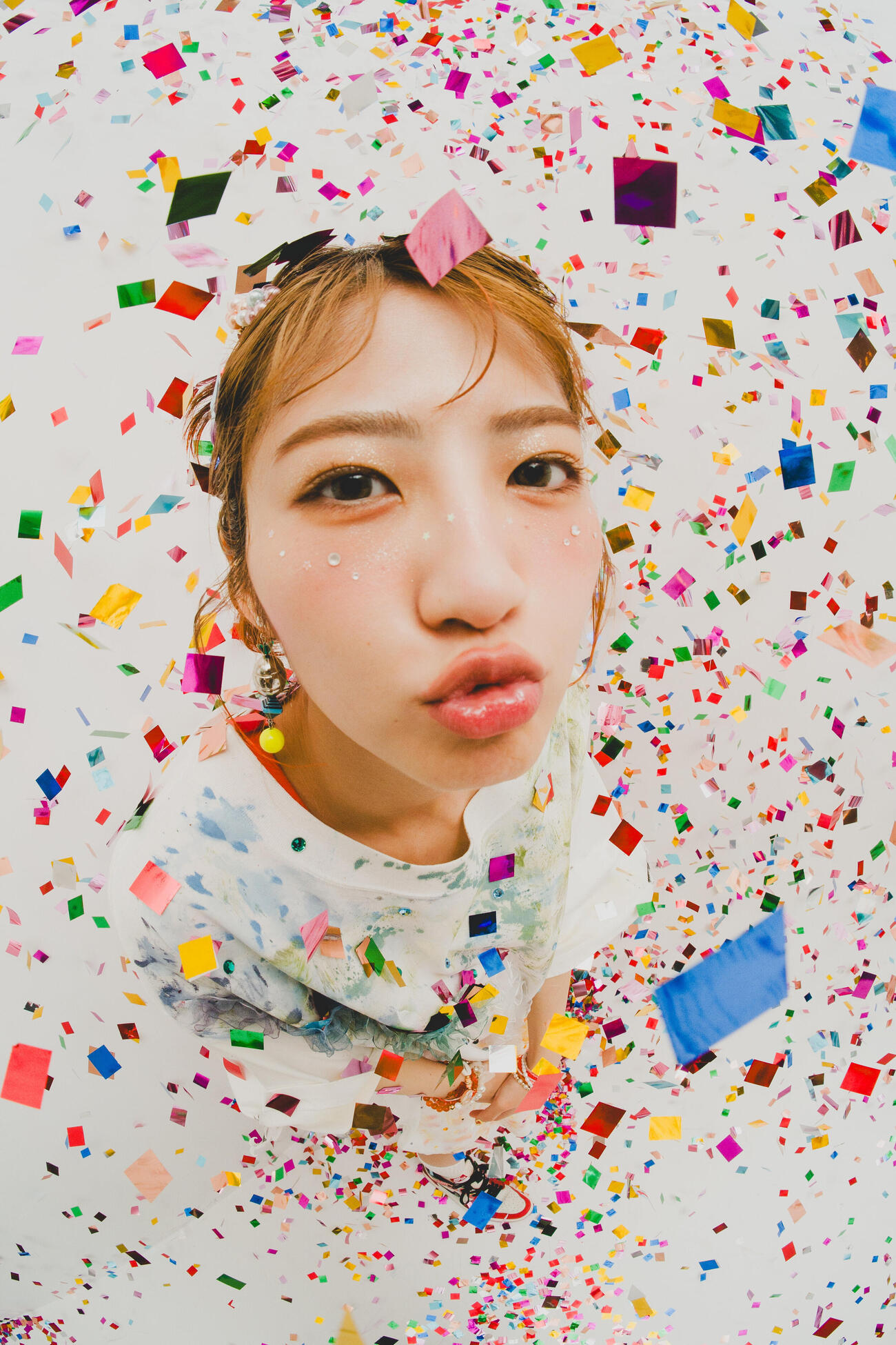 若月佑美のデビュー15周年記念の作品集「FIRST EGOISM」（（C）Heritage Inc.）