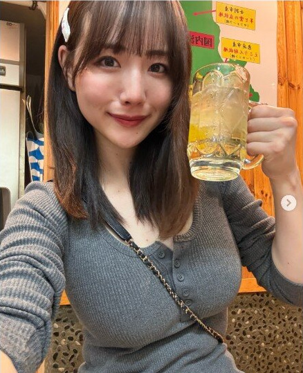 「会社員のお姉さん」インフルエンサー、バスト限界ギリギリあらわ「お美しい」ビキニ水着姿公開