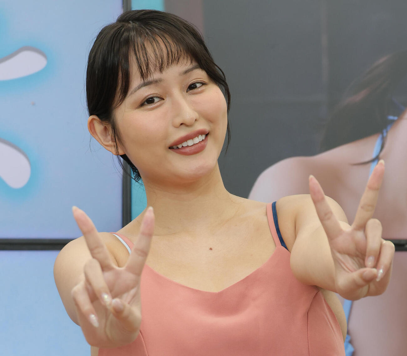 トレーディングカード発売記念イベントを行った天野ちよ（撮影・中島郁夫）