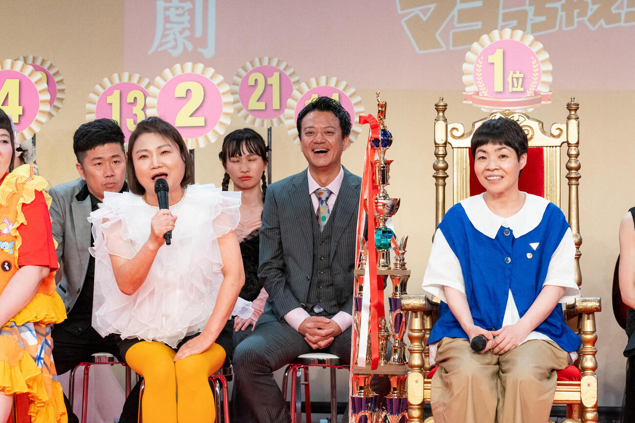 「吉本新喜劇総選挙2026」で連覇を達成した山田花子（右）と島田珠代