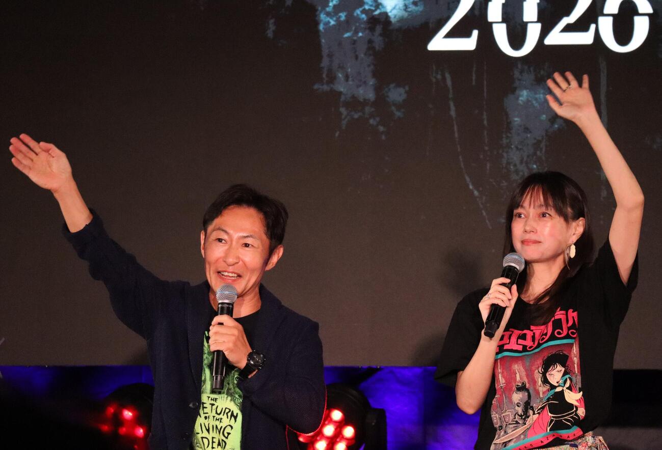 「東京ホラー特区！！2026」でトークイベントを行った佐伯日菜子（右）、聞き手を務めたなべやかん