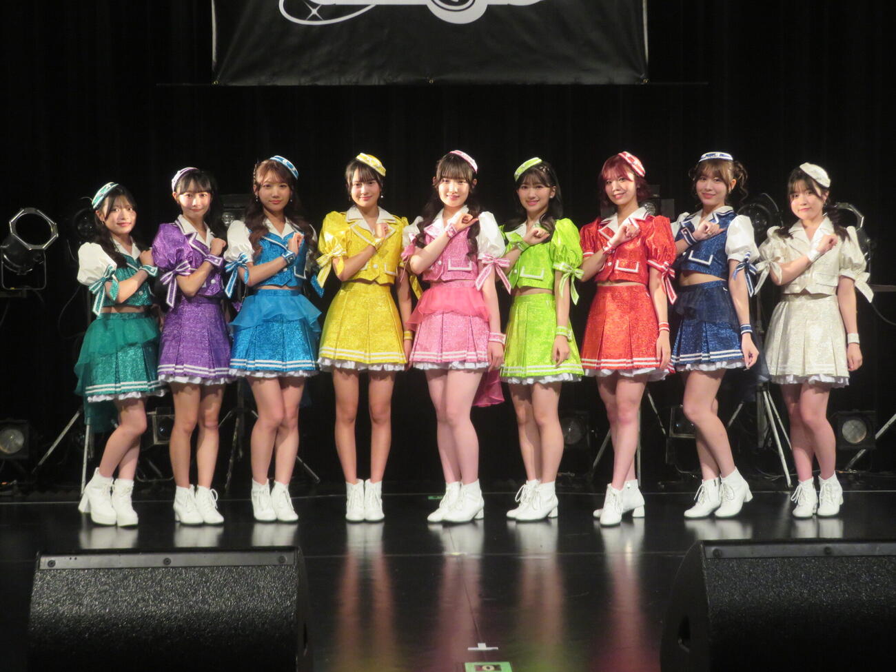 3人の新メンバーを入れ第7章のスタートを切ったSUPER☆GiRLS。左から櫻井穂夏、柏綾菜、門林有羽、新森二愛、浜田萌帆、二宮伶寧、竹内ななみ、鎌田彩樺、河村果歩（撮影・川田和博）
