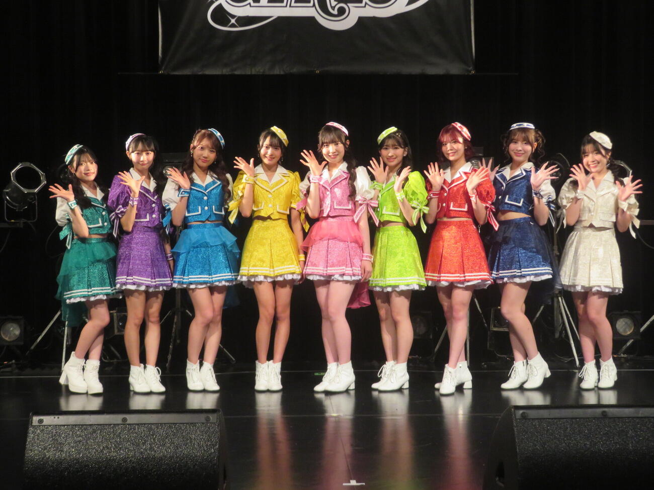 3人の新メンバーを入れ第7章のスタートを切ったSUPER☆GiRLS。左から櫻井穂夏、柏綾菜、門林有羽、新森二愛、浜田萌帆、二宮伶寧、竹内ななみ、鎌田彩樺、河村果歩（撮影・川田和博）
