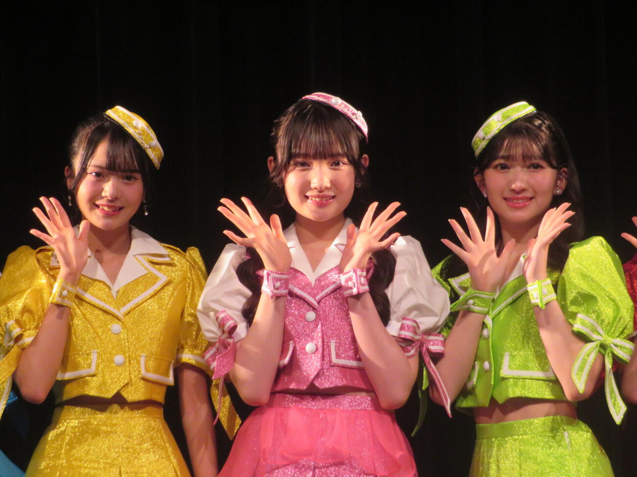 SUPER☆GiRLSの新メンバー。左から新森二愛、浜田萌帆、二宮伶寧（撮影・川田和博）
