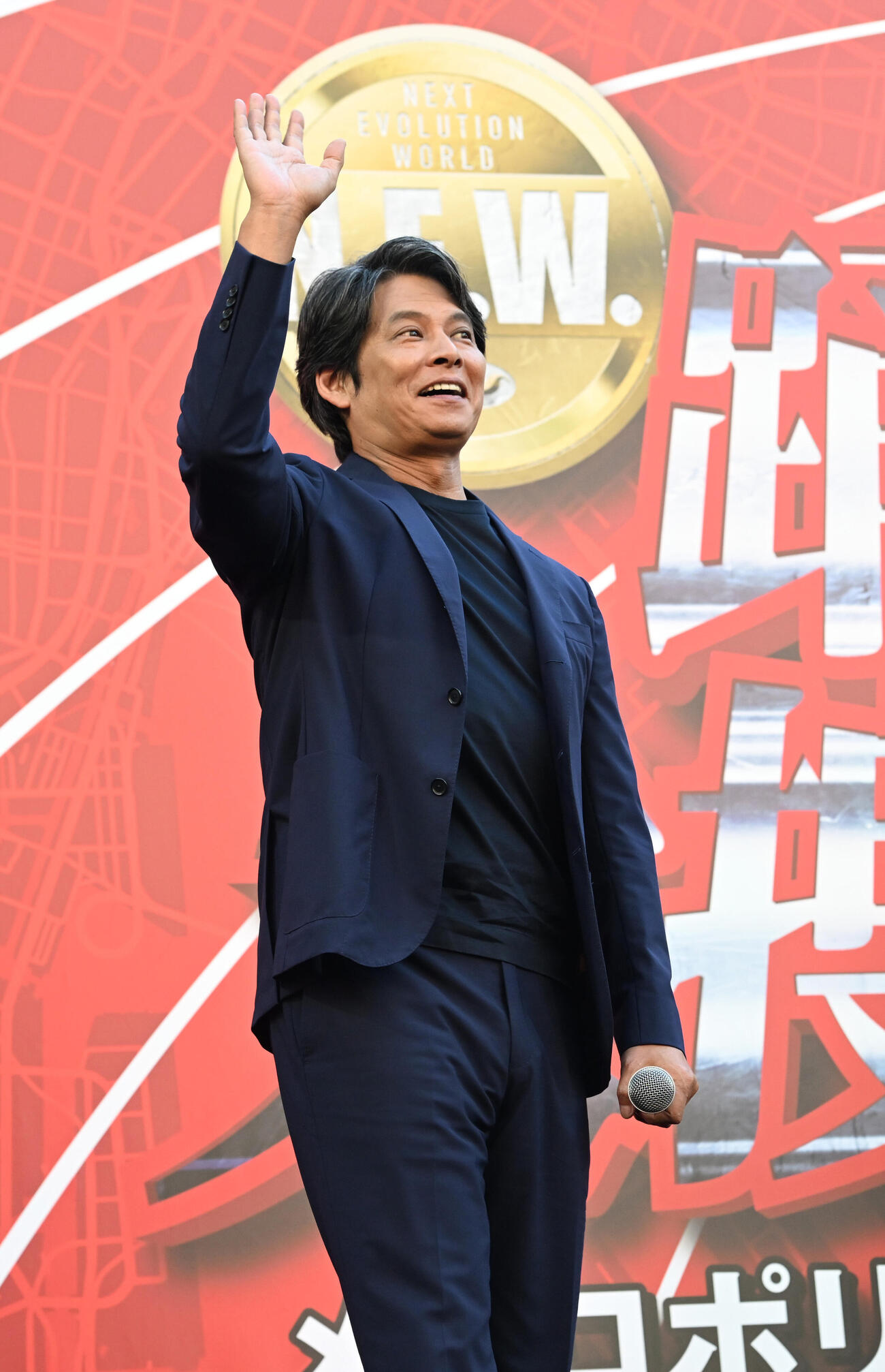 「踊る大捜査線N.E.W.メトロポリスを駆け抜けろ！」のイベントに登場する織田裕二（撮影・和賀正仁）