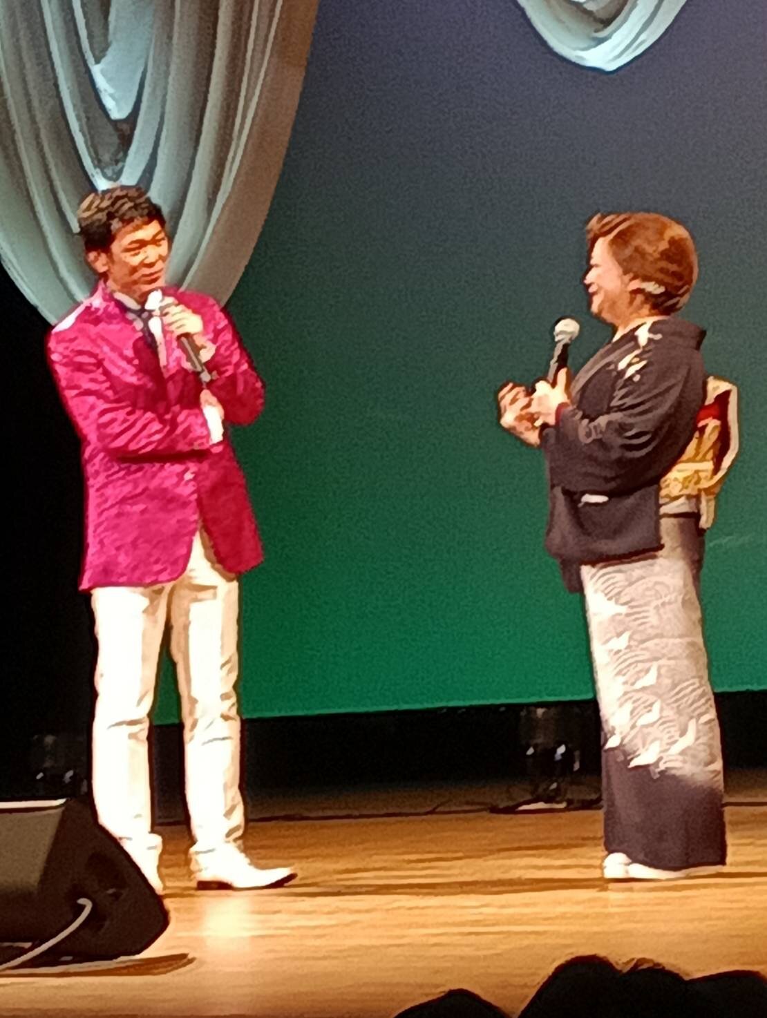 9月10日にステージで共演した、松原のぶえさんと大地あきお