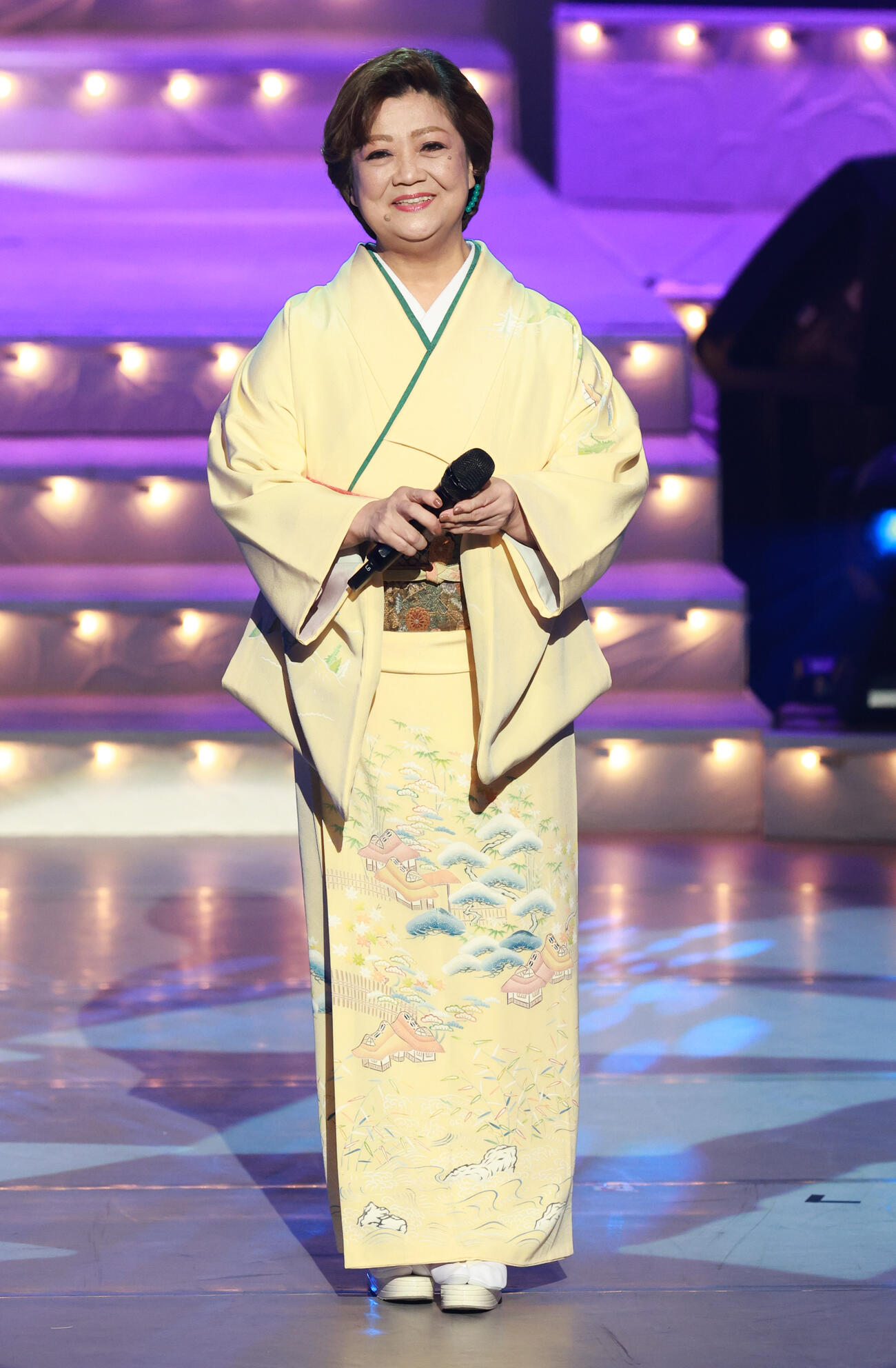 日本歌手協会「第50回歌謡祭」2部　歌謡祭で熱唱する松原のぶえさん＝2023年10月撮影
