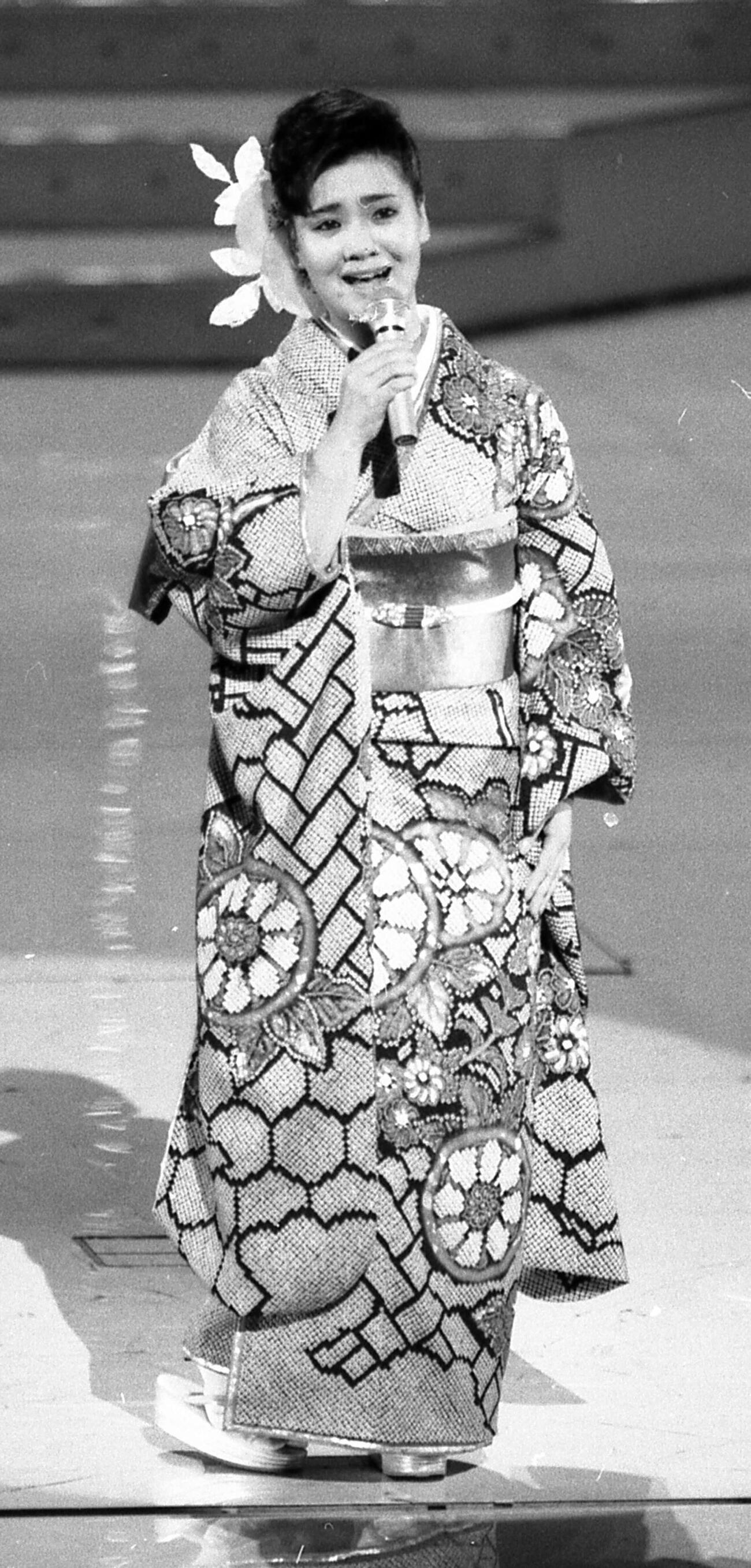 第37回NHK紅白歌合戦で熱唱する松原のぶえ（東京写真部）