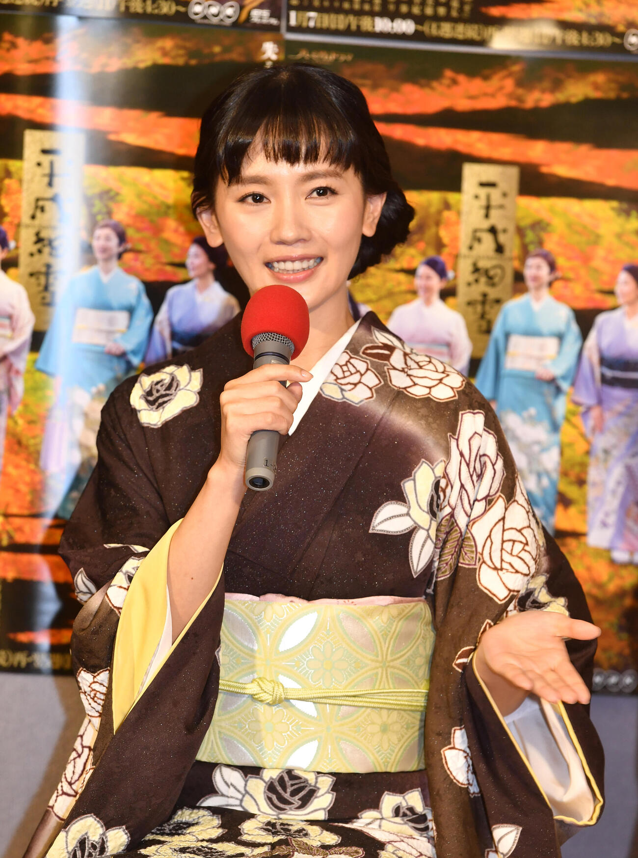 17年12月、NHKBSプレミアム連続ドラマ「平成細雪」制作発表会見　に出席した中村ゆりさん