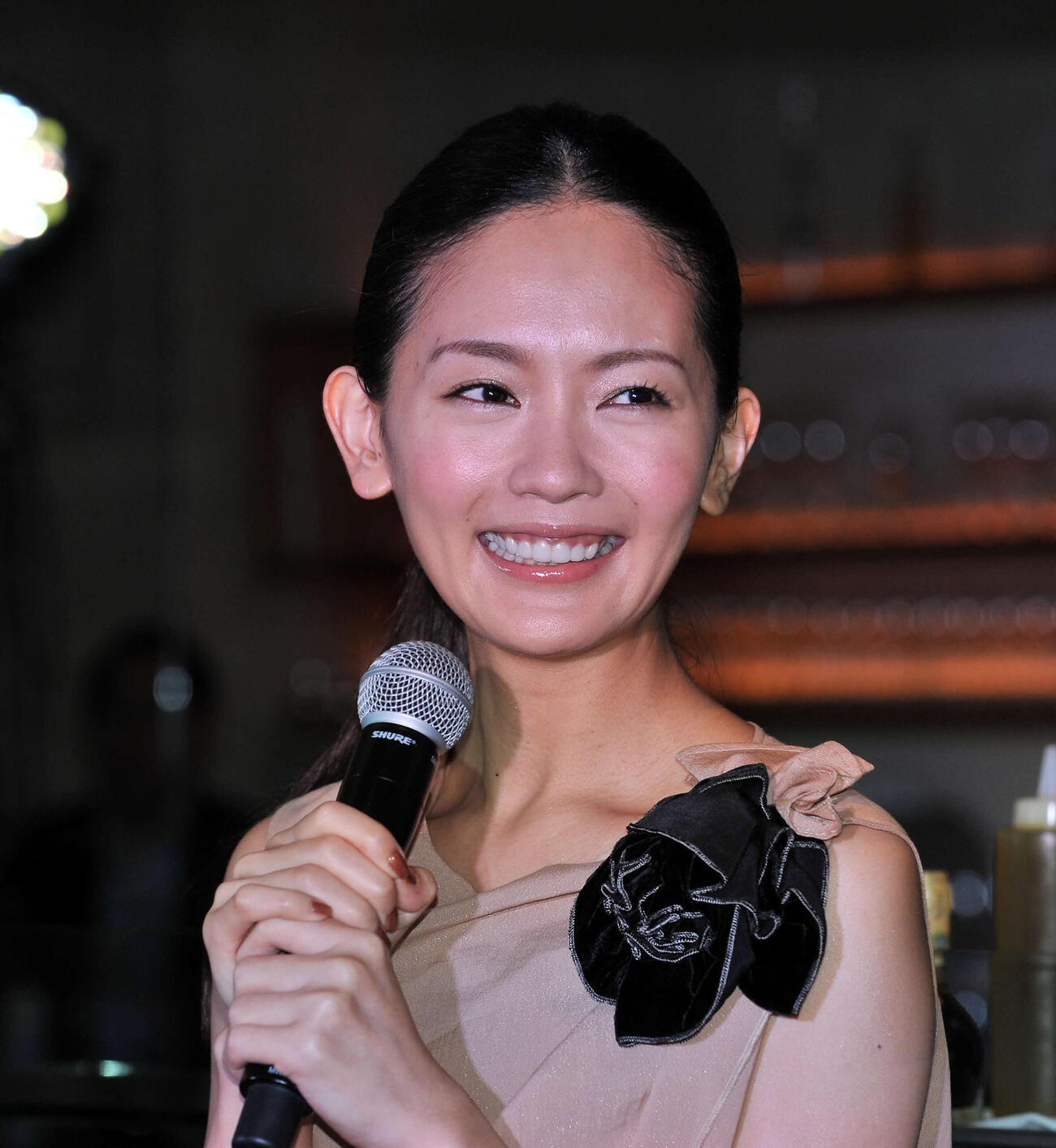 11年8月　映画「はやぶさ　遥かなる帰還」の打ち上げパーティーに出席する中村ゆりさん