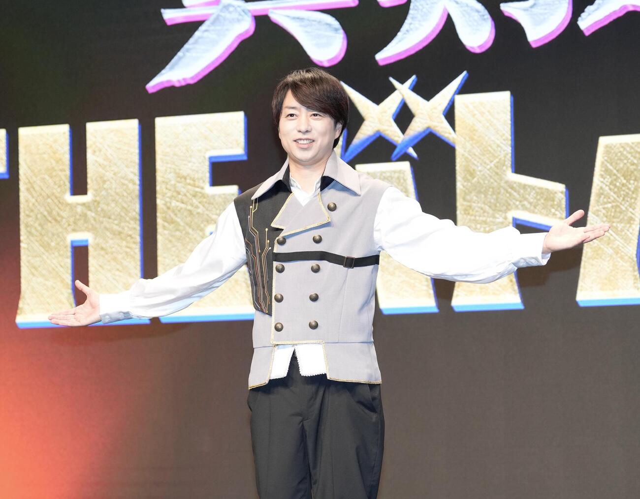 フォトセッションを行う櫻井翔（撮影・小島史椰）