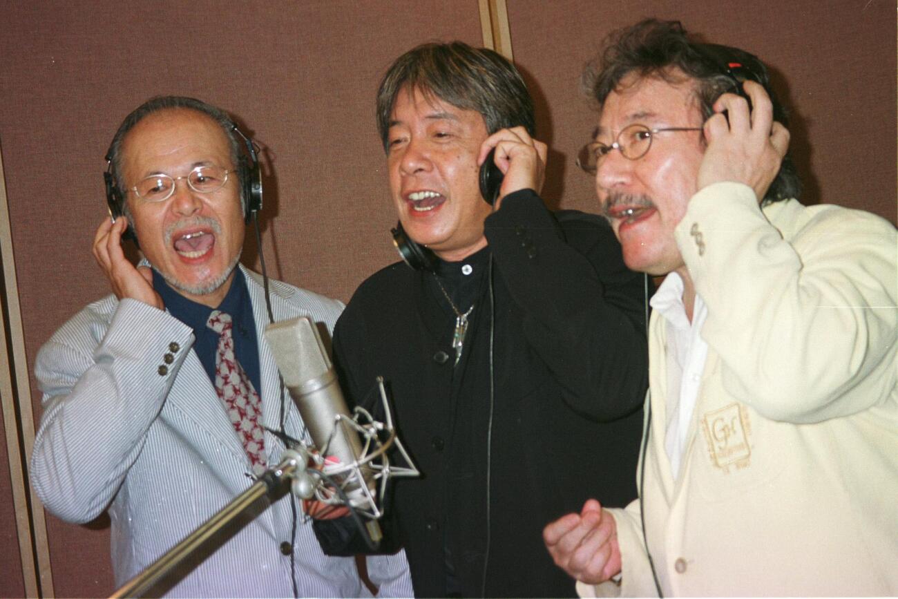 2002年、30年ぶりのレコーディングに挑んだジャッキー吉川とブルーコメッツの左から高橋健二さん、三原綱木さん、小田啓義