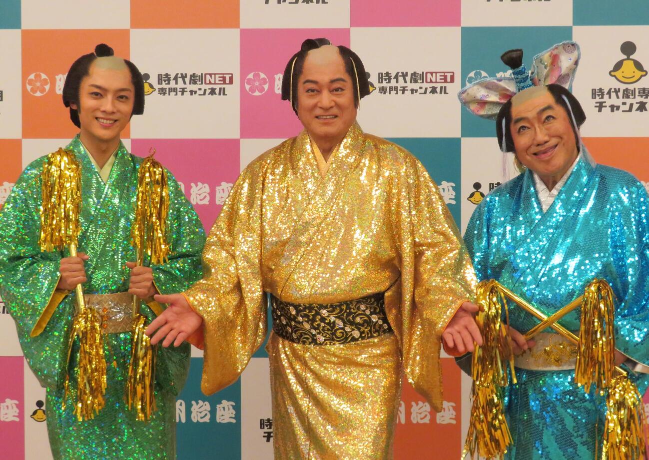 明治座舞台の初日公演を終えて記者会見を行った、左から辰巳ゆうと、松平健、コロッケ（撮影・松本久）