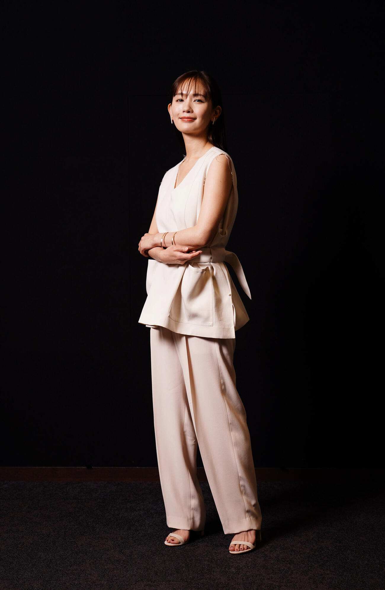 21年5月、本紙インタビューで優しくカメラを見つめる中村ゆりさん