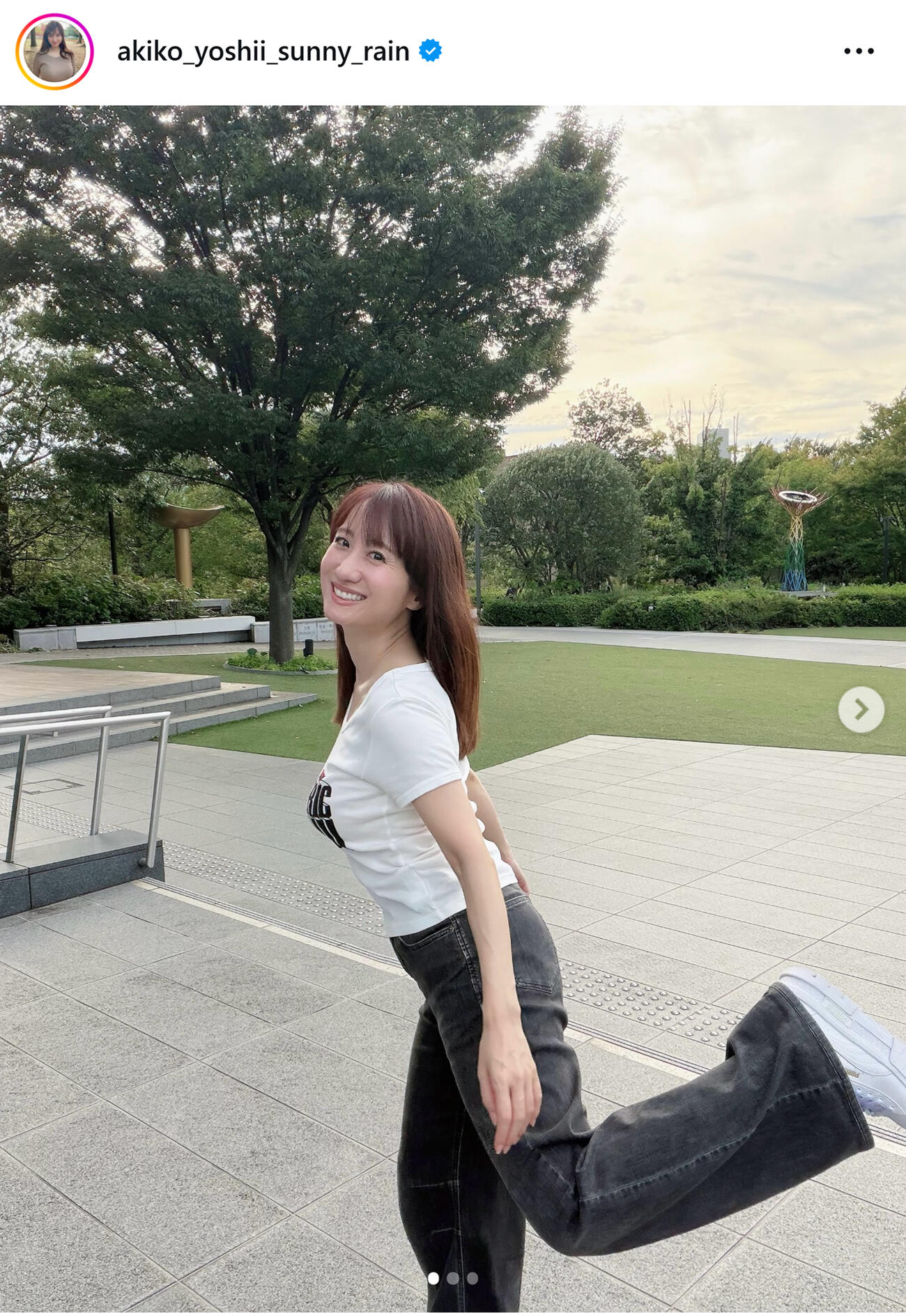 パツパツTシャツ姿（吉井明子さんのインスタグラムから）
