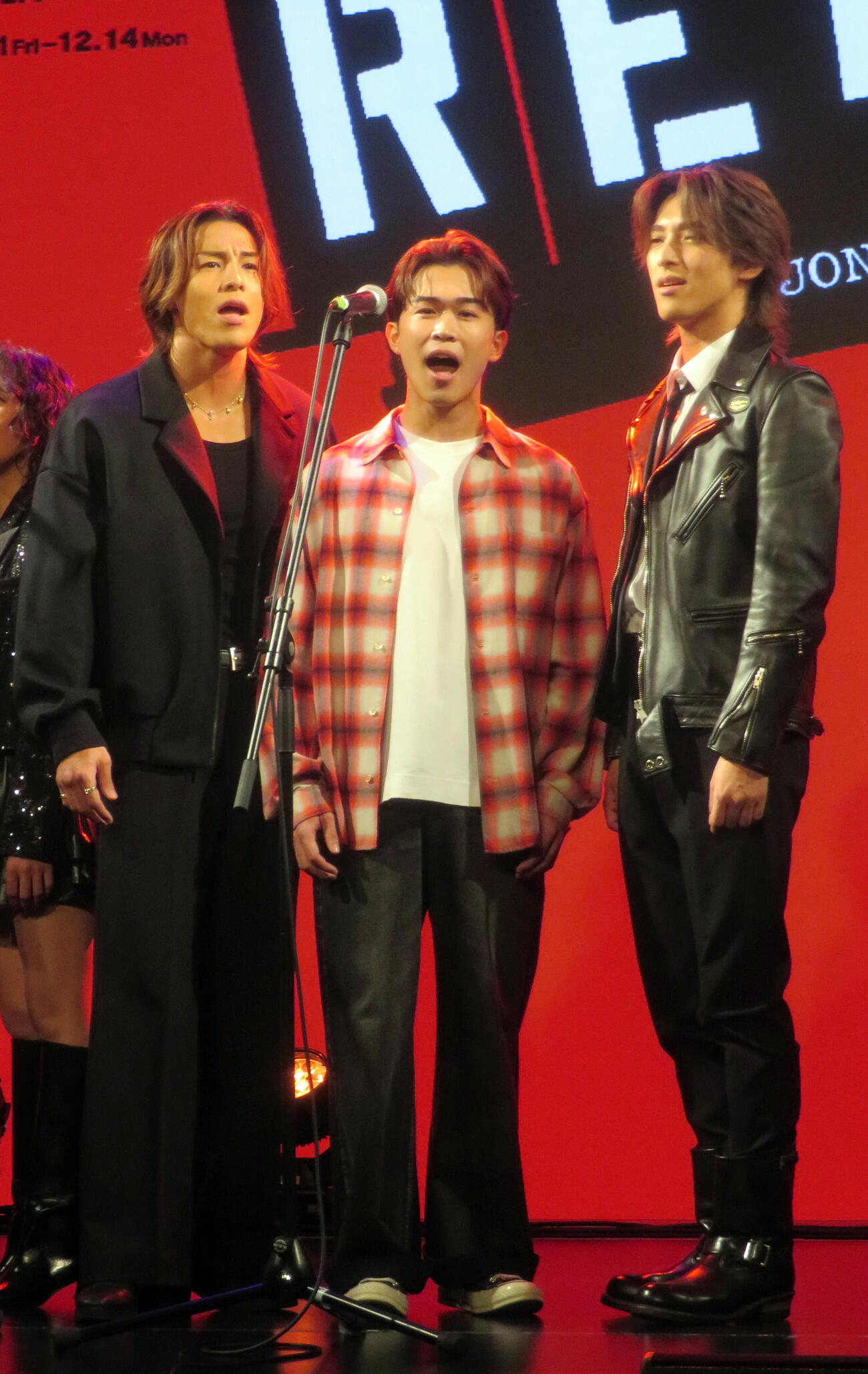 ミュージカル「RENT」製作発表記者会見で歌声を披露する左からRIKU、鈴木福、木原瑠生（撮影・鎌田直秀）