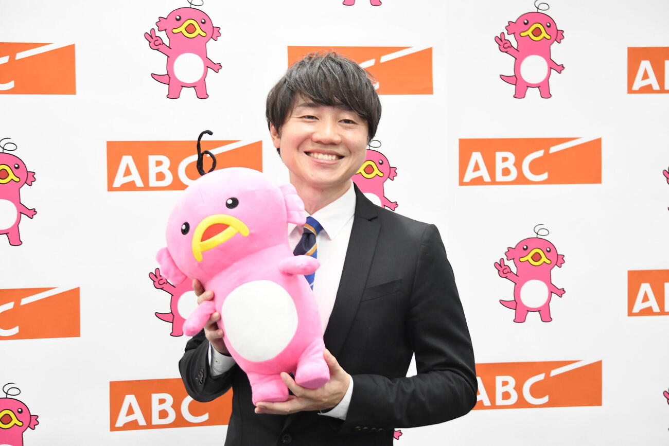 秋の番組改編会見の司会を務めたABCの北村真平アナ（撮影・阪口孝志）