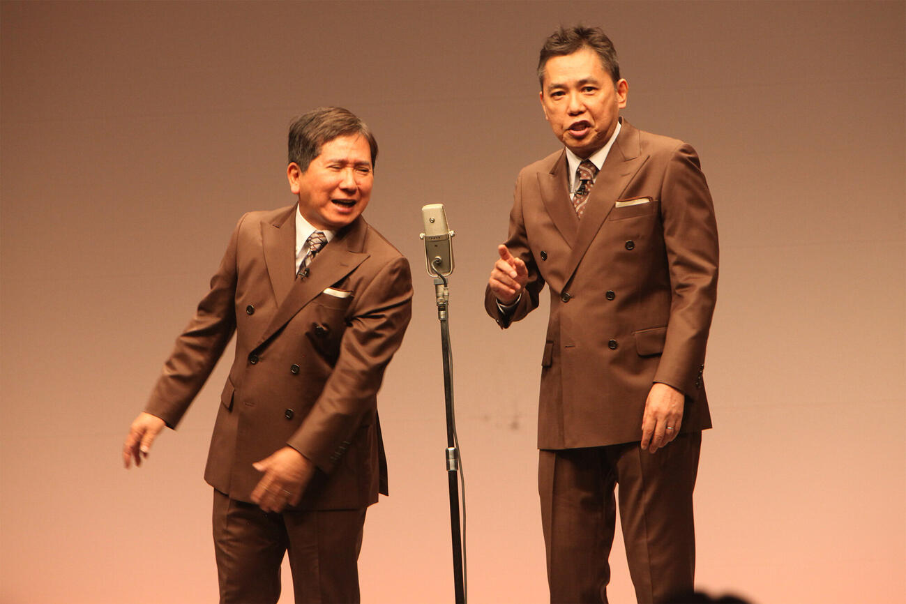 爆笑問題の田中裕二（左）と太田光