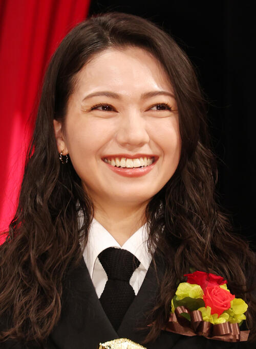 誰なの？「VIVANT」予告に登場、柚木薫の口元ふさぐ左手巡る考察で複数候補、時計が鍵握る