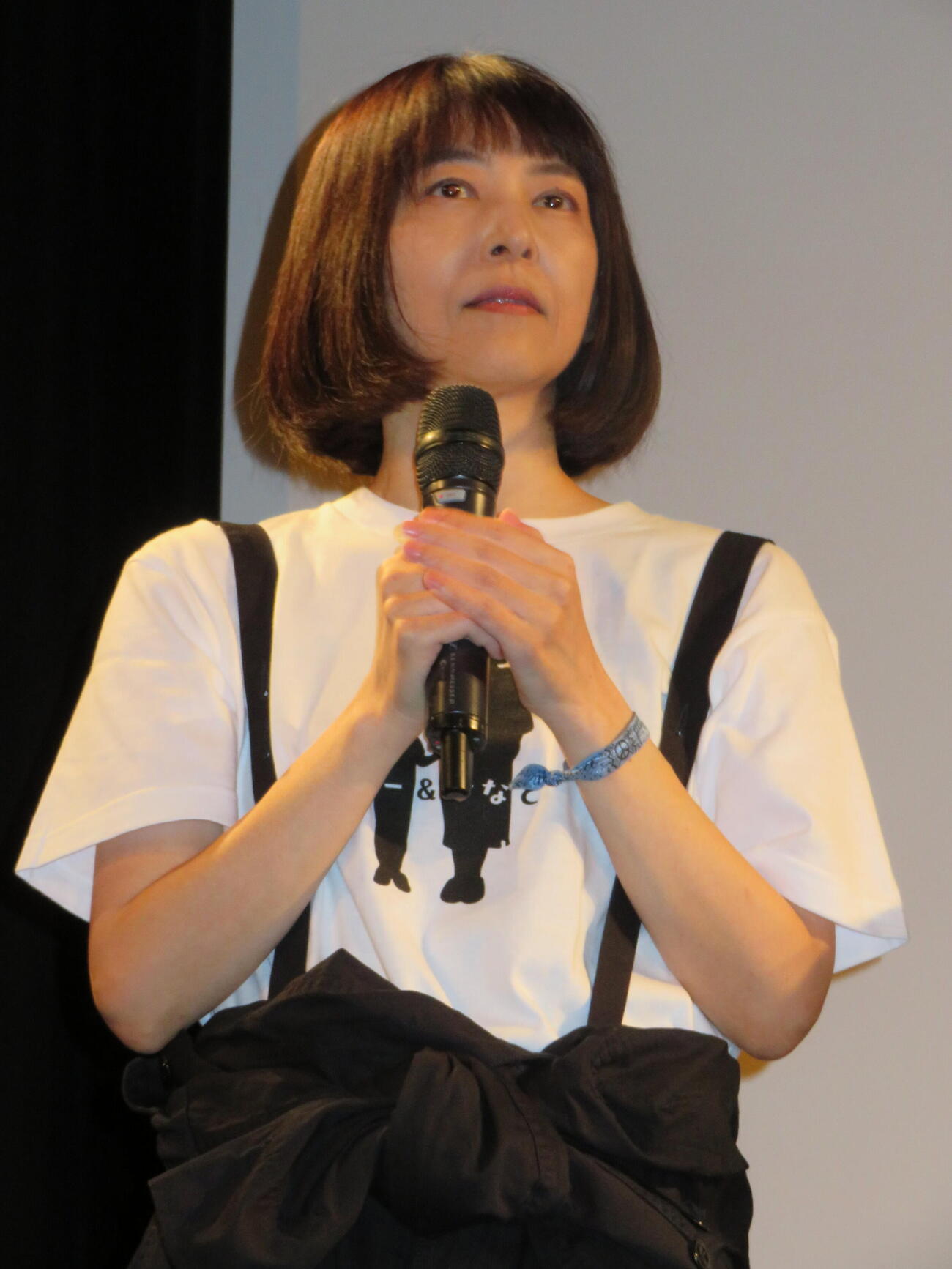 映画「あなたの息子ひき出します！」完成披露上映会と舞台あいさつに登壇した宮澤美保（撮影・村上幸将）