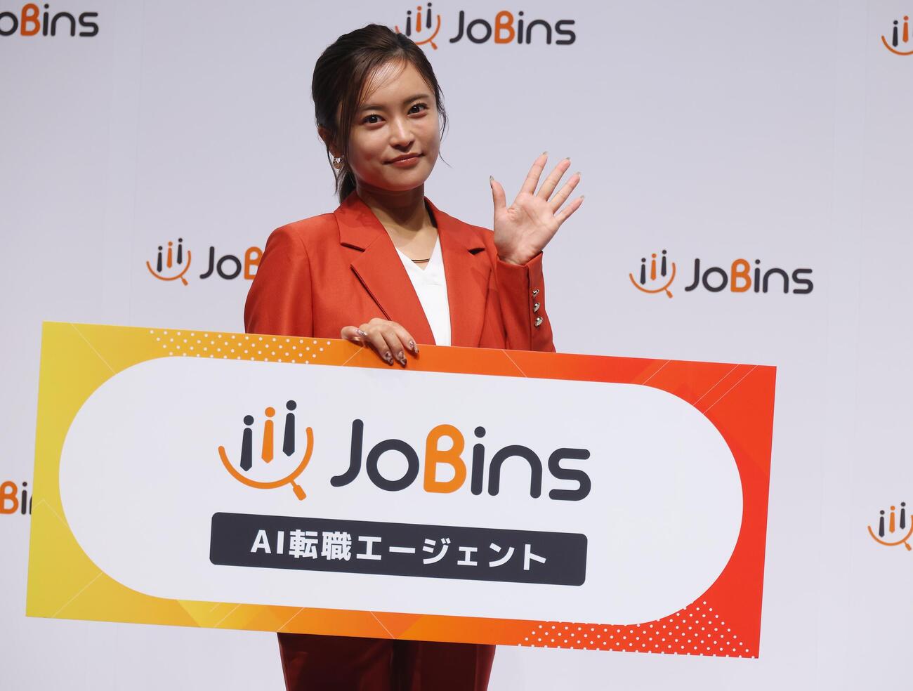 AI転職サービスのPRをする小島瑠璃子（撮影・中島郁夫）