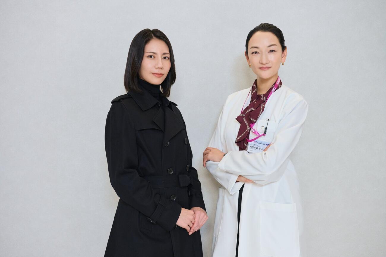 テレビ朝日系「アナログナース～デジタルってなんなんだよ！？～」で共演する松下奈緒（左）、冨永愛