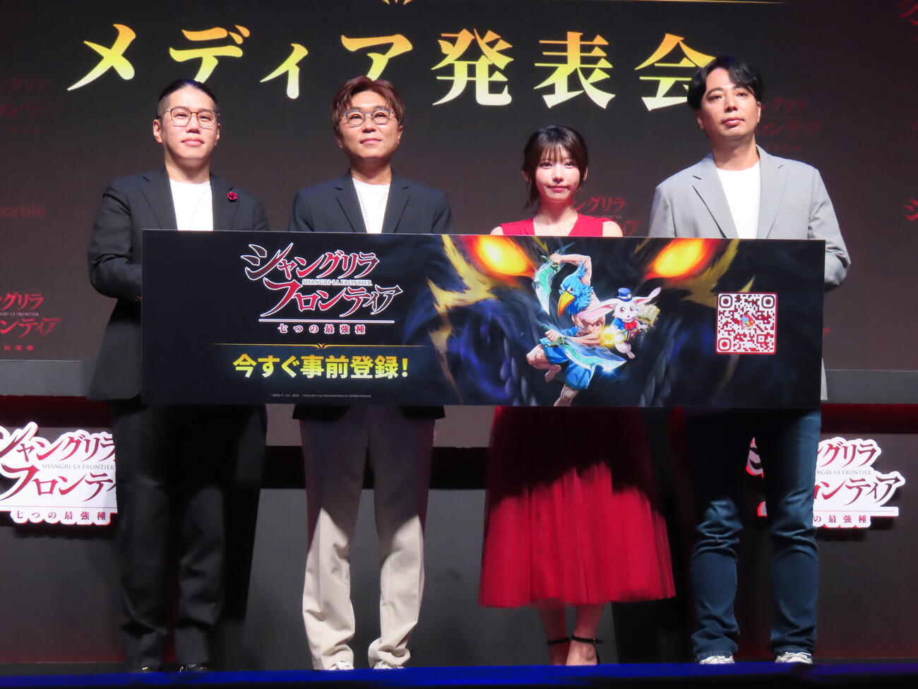東京ゲームショウ2026のネットマーブルブースに登壇したえなこ（右から2人目）（撮影・鎌田良美）