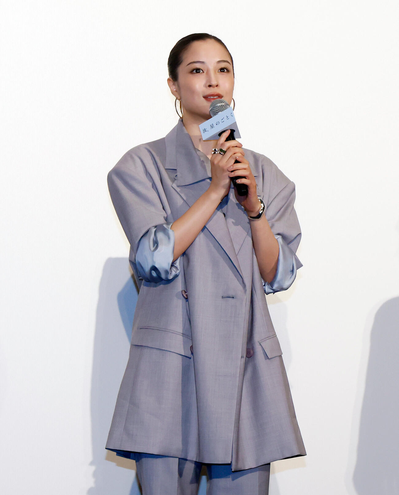 舞台あいさつを行う広瀬すず（撮影・山本朝陽）