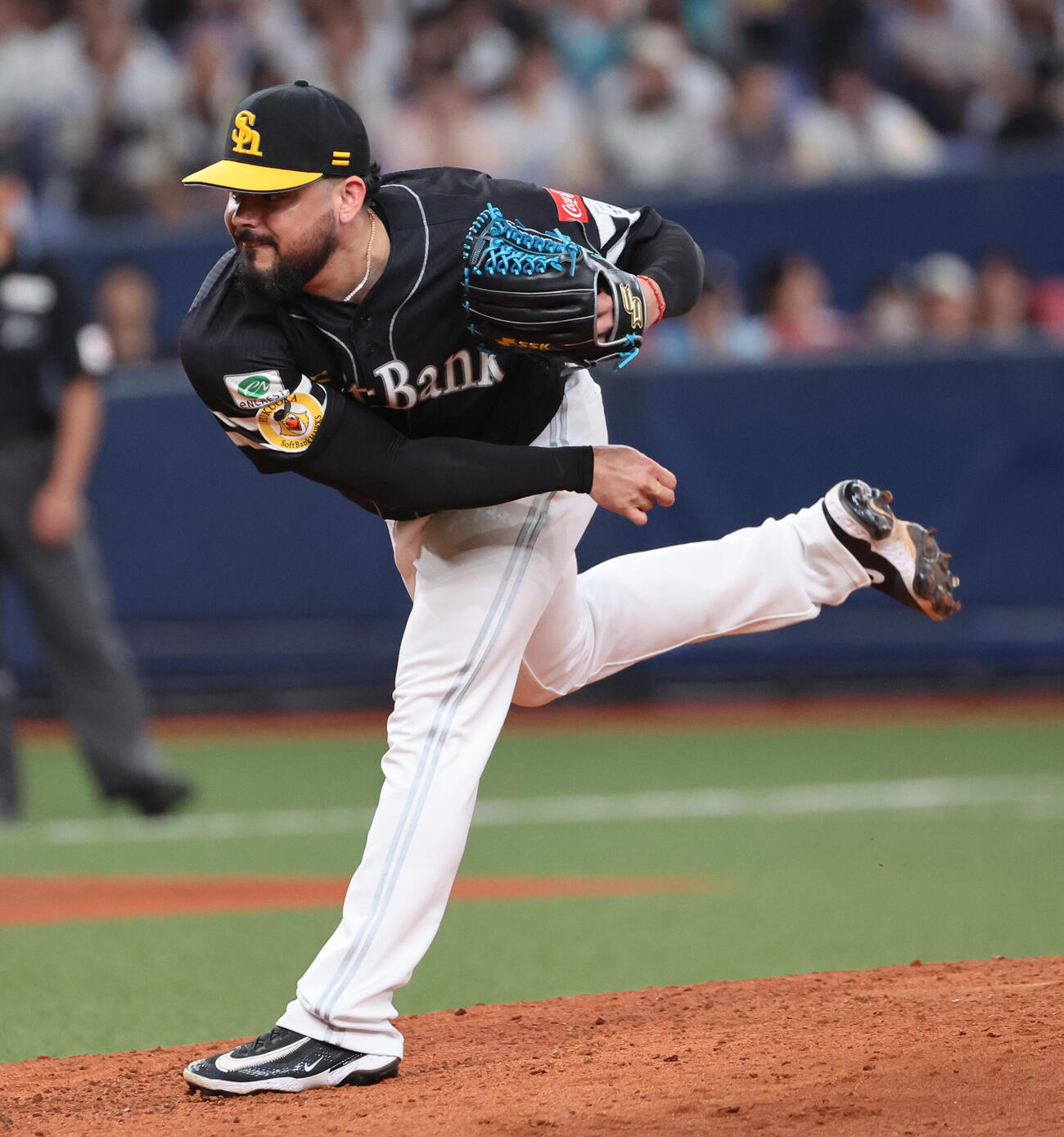 オリックス対ソフトバンク　8回から登板のソフトバンクのロベルト・オスナ（撮影・西尾就之）