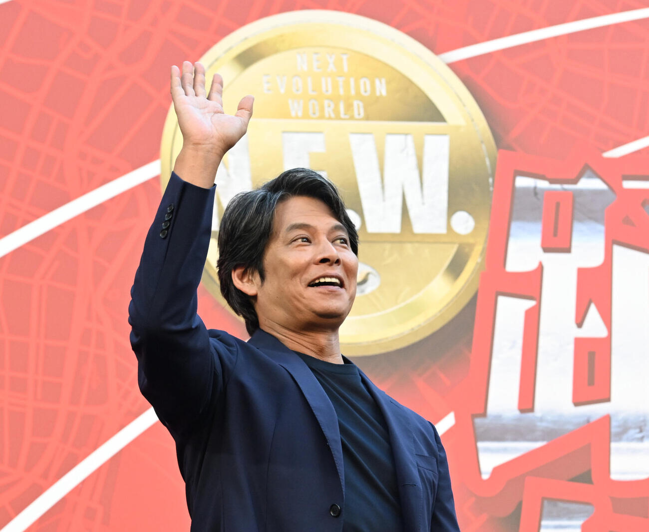 「踊る大捜査線N.E.W.メトロポリスを駆け抜けろ！」のイベントに登場する織田裕二（26年9月撮影）